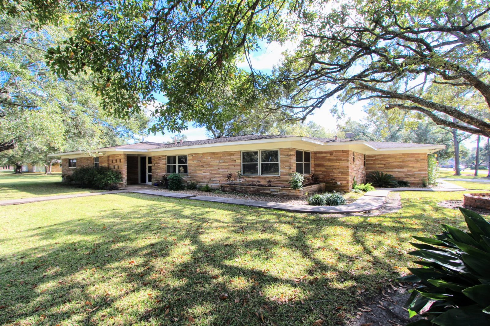 805 Donald El Campo Cori Radley & Co. Real Estate